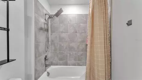 Bath - 569 Reggie Rd, Winter Haven, FL 33884 photo 2 of 2