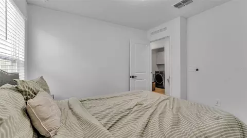Bedroom - 569 Reggie Rd, Winter Haven, FL 33884 photo 5 of 9