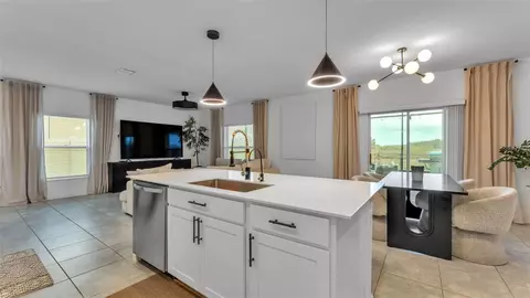 Kitchen - 569 Reggie Rd, Winter Haven, FL 33884 photo 5 of 5