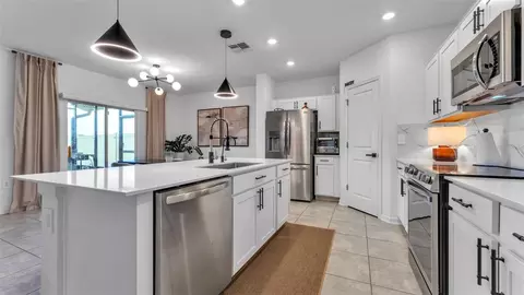 Kitchen - 569 Reggie Rd, Winter Haven, FL 33884 photo 3 of 5
