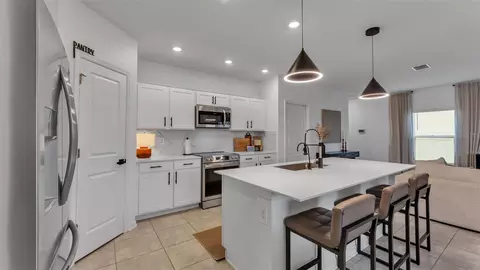 Kitchen - 569 Reggie Rd, Winter Haven, FL 33884 photo 4 of 5