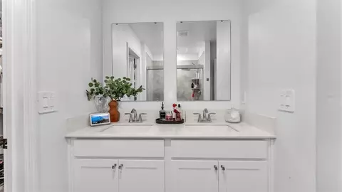 Bath - 569 Reggie Rd, Winter Haven, FL 33884 photo 1 of 2