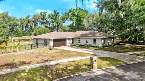 135 Country Club Ln, Mulberry, FL 33860