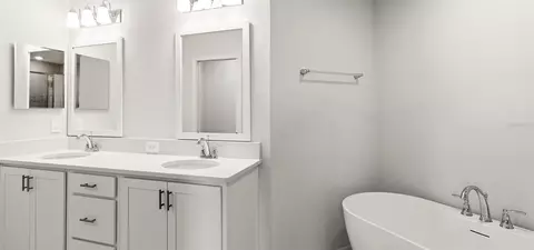 Bath - 4024 Waving Hickory Blvd, Saint Cloud, FL 34772 photo 2 of 3