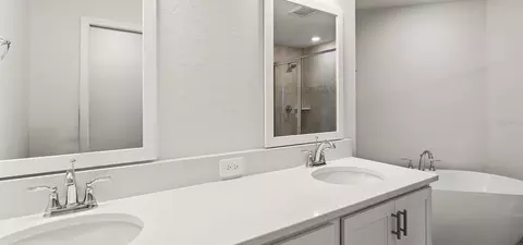 Bath - 4024 Waving Hickory Blvd, Saint Cloud, FL 34772 photo 3 of 3