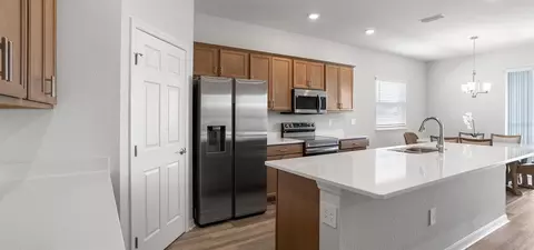 Kitchen - 7073 162nd Pl E, Parrish, FL 34219 photo 2 of 3