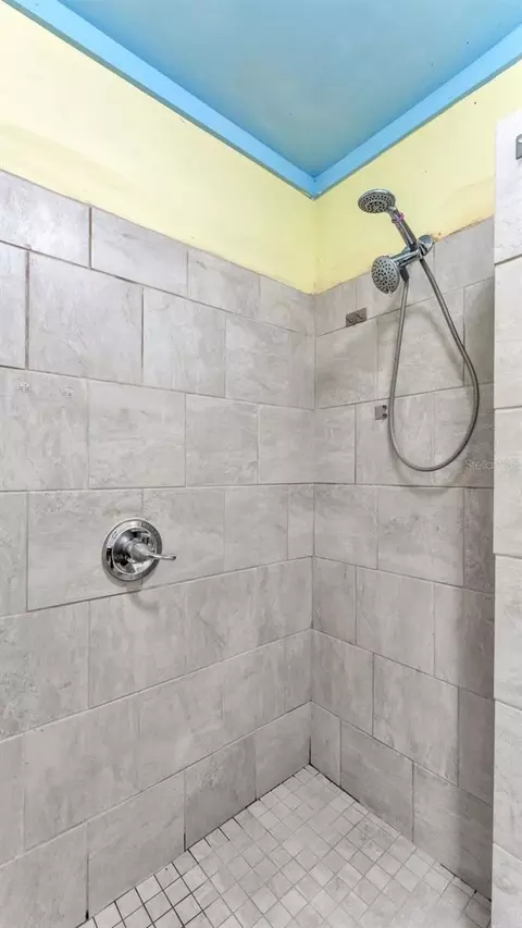 Bath - 860 Lusk Pl, Bartow, FL 33830 photo 2 of 3