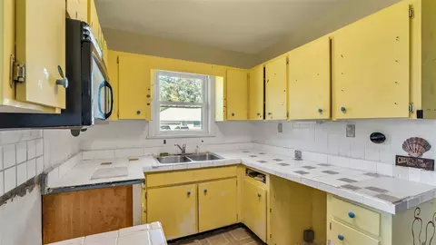 Kitchen - 860 Lusk Pl, Bartow, FL 33830 photo 1 of 3