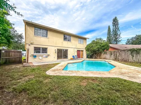 Exterior - 631 Stone Dr, Brandon, FL 33510 photo 6 of 13