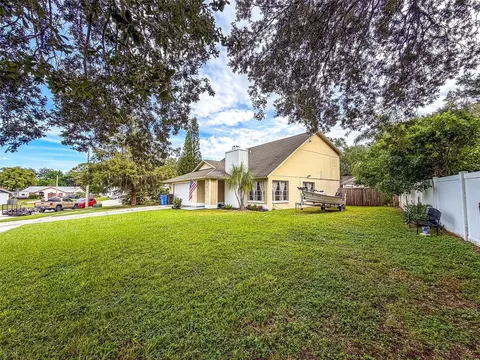 Exterior - 631 Stone Dr, Brandon, FL 33510 photo 12 of 13