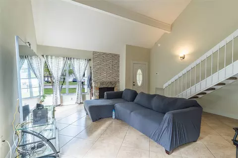 Living - 631 Stone Dr, Brandon, FL 33510 photo 2 of 3