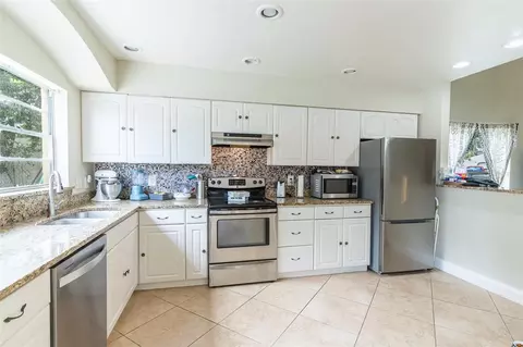 Kitchen - 631 Stone Dr, Brandon, FL 33510 photo 3 of 3