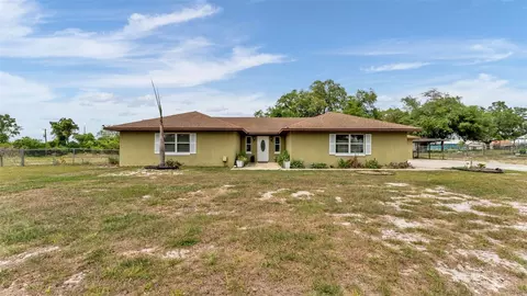 8829 Sheppard Dr, Lake Wales, FL 33898