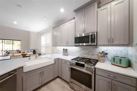 Kitchen - 5504 Summit Gln, Bradenton, FL 34203 photo 3 of 4