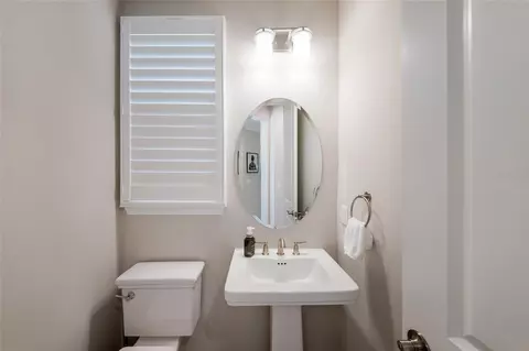 Bath - 5504 Summit Gln, Bradenton, FL 34203 photo 4 of 4