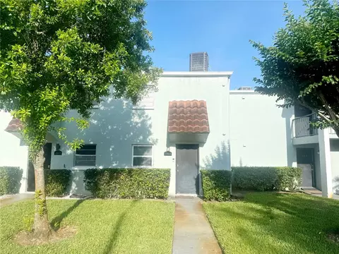 2864 Somerset Park Dr #2864, Tampa, FL 33613