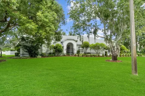 725 Heritage Dr NE, Winter Haven, FL 33881