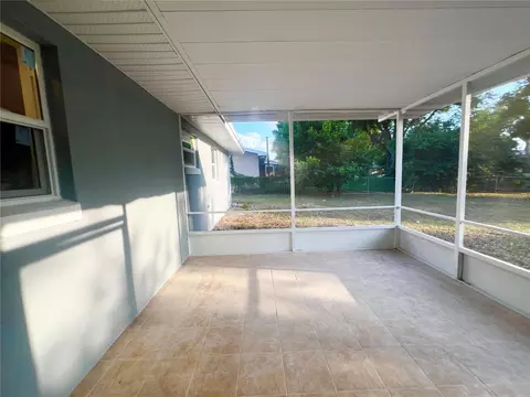 Exterior - 137 Lowell Rd, Winter Haven, FL 33884 photo 3 of 10
