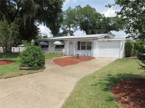 902 N Crystal Ter, Plant City, FL 33563
