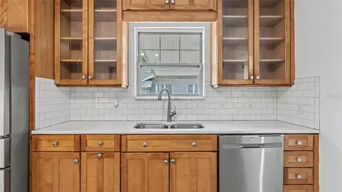 Kitchen - 470 E Hooker St, Bartow, FL 33830 photo 2 of 4