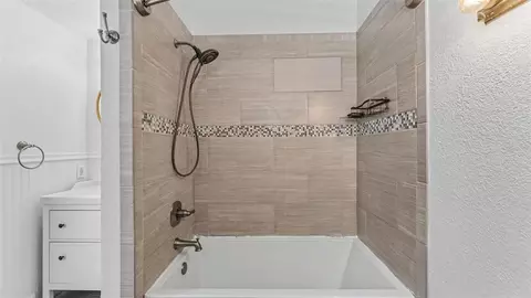 Bath - 470 E Hooker St, Bartow, FL 33830 photo 2 of 7