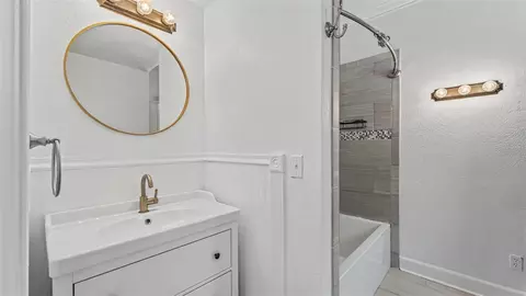 Bath - 470 E Hooker St, Bartow, FL 33830 photo 1 of 7