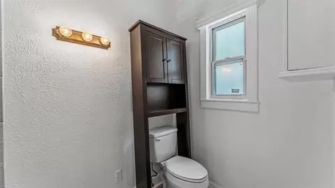 Bath - 470 E Hooker St, Bartow, FL 33830 photo 3 of 7