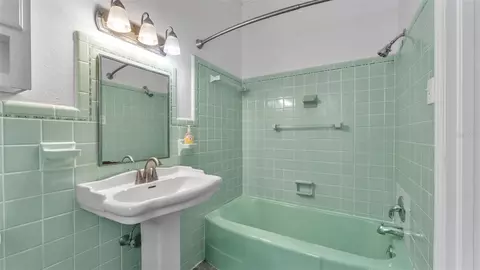 Bath - 470 E Hooker St, Bartow, FL 33830 photo 5 of 7