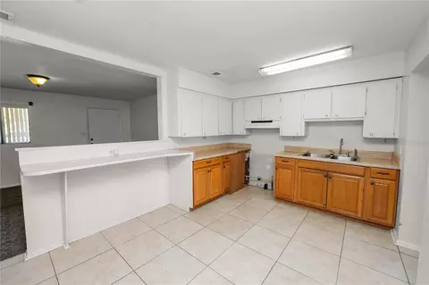 Kitchen - 2170 Rohr Dr, Bartow, FL 33830 photo 2 of 2