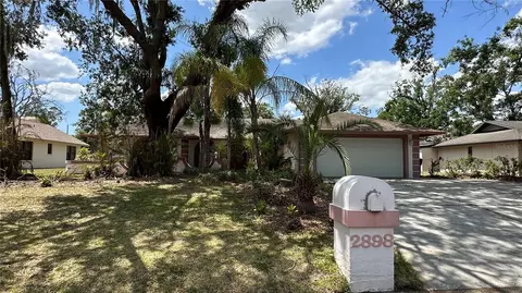 2898 Hammock Dr, Plant City, FL 33566