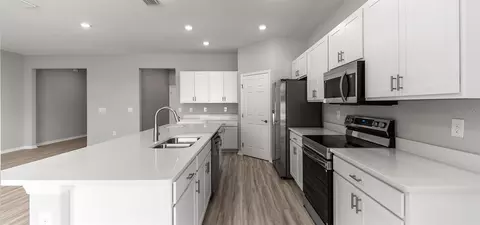 Kitchen - 7658 SE 113th Pl, Belleview, FL 34420 photo 2 of 2