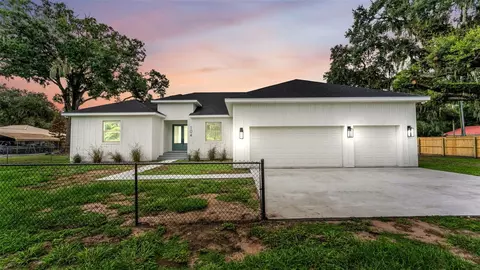 104 Thrasher Rd, Plant City, FL 33566