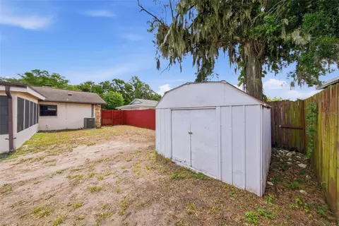 Exterior - 5020 Pine St, Seffner, FL 33584 photo 7 of 8