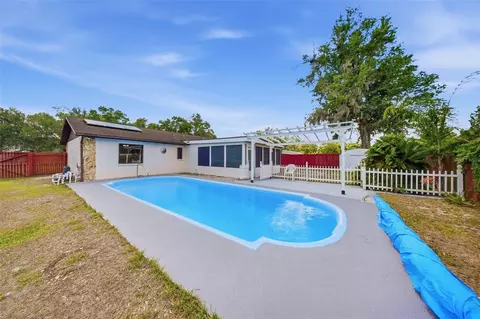 Exterior - 5020 Pine St, Seffner, FL 33584 photo 4 of 8