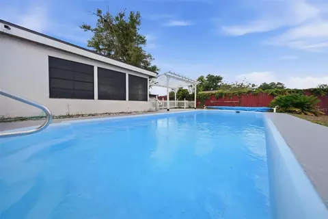 Exterior - 5020 Pine St, Seffner, FL 33584 photo 6 of 8