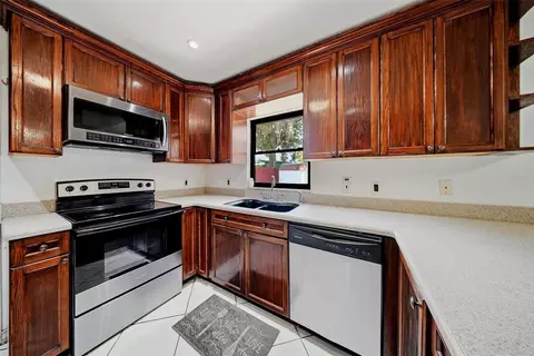 Kitchen - 5020 Pine St, Seffner, FL 33584 photo 2 of 3