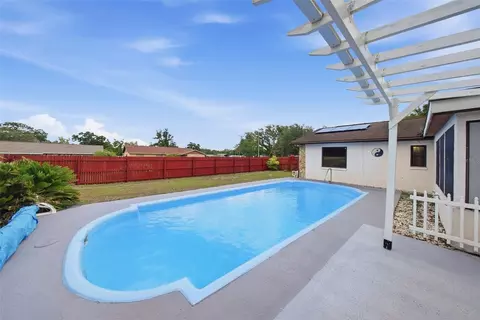 Exterior - 5020 Pine St, Seffner, FL 33584 photo 3 of 8