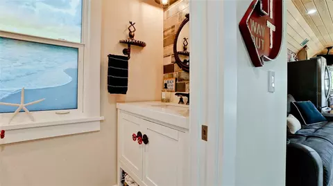 Bath - 522 68th St, Holmes Beach, FL 34217 photo 1 of 4