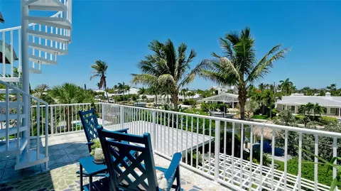 Exterior - 522 68th St, Holmes Beach, FL 34217 photo 3 of 29