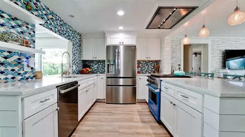 Kitchen - 522 68th St, Holmes Beach, FL 34217 photo 2 of 4