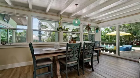 Dining - 522 68th St, Holmes Beach, FL 34217 photo 1 of 2