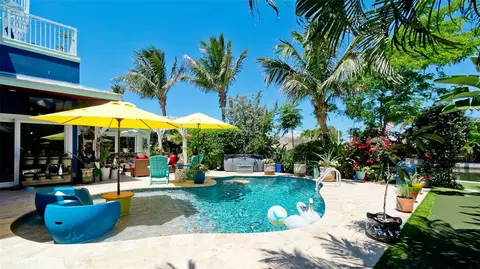 Exterior - 522 68th St, Holmes Beach, FL 34217 photo 10 of 29