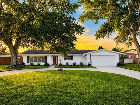 840 Piedmont Dr SE, Winter Haven, FL 33880