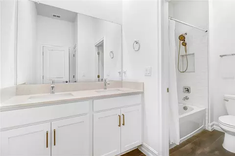 Bath - 12876 Bergstrom Bay Dr, Riverview, FL 33579 photo 2 of 4