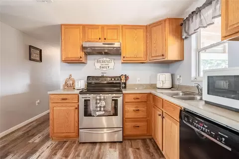 Kitchen - 729 E Lake Ave, Eagle Lake, FL 33839 photo 2 of 2