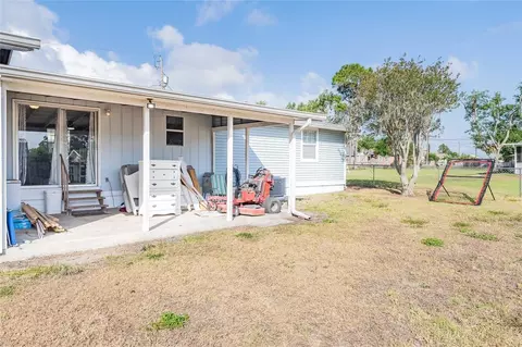 Exterior - 729 E Lake Ave, Eagle Lake, FL 33839 photo 4 of 6
