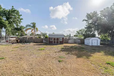 Exterior - 729 E Lake Ave, Eagle Lake, FL 33839 photo 5 of 6