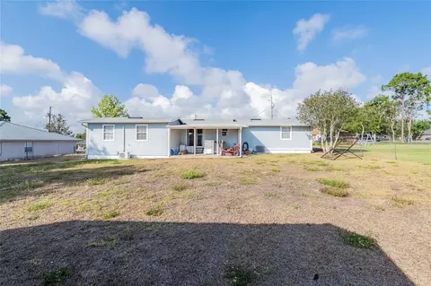 Exterior - 729 E Lake Ave, Eagle Lake, FL 33839 photo 2 of 6