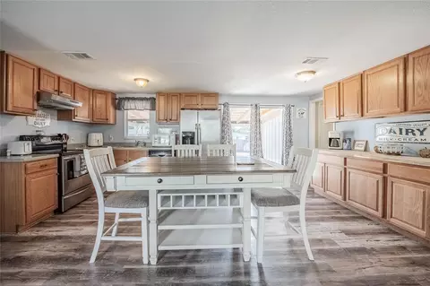 Kitchen - 729 E Lake Ave, Eagle Lake, FL 33839 photo 1 of 2