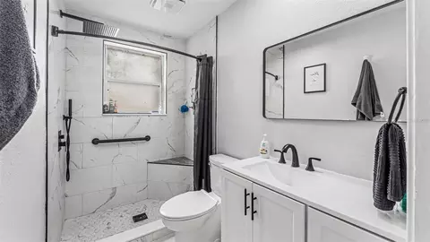 Bath - 630 E Stanford St, Bartow, FL 33830 photo 1 of 5